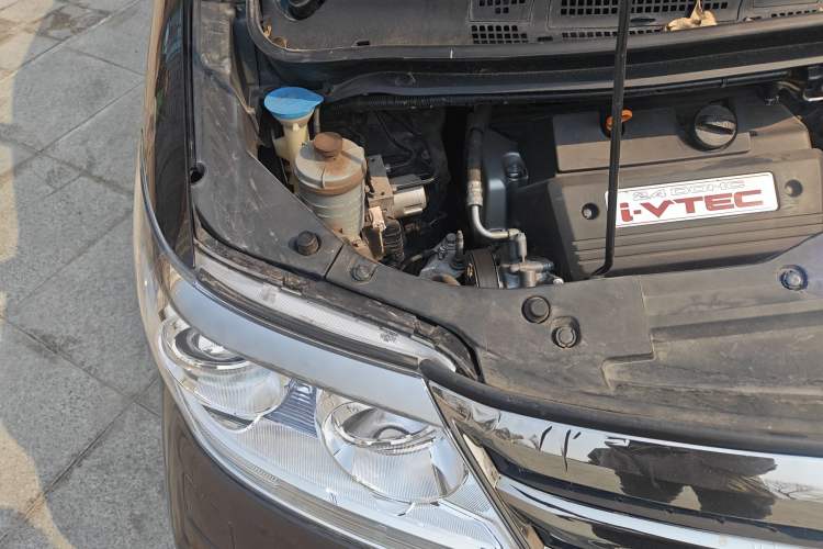 Used Honda Elysion 2015 2.4L VTi-S Prestige Edition Engine Bay Right