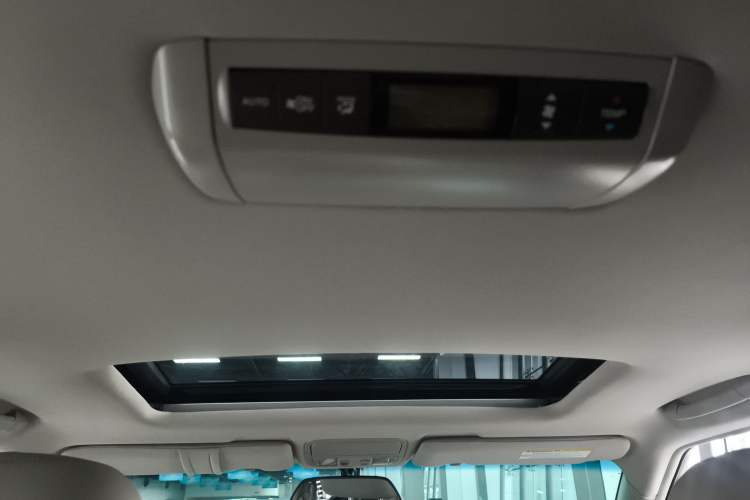 Used Honda Elysion 2015 2.4L VTi-S Prestige Edition Headliner