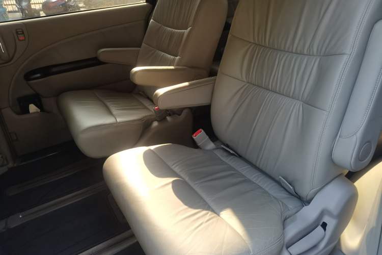 Used Honda Elysion 2015 2.4L VTi-S Prestige Edition Left Rear Seat