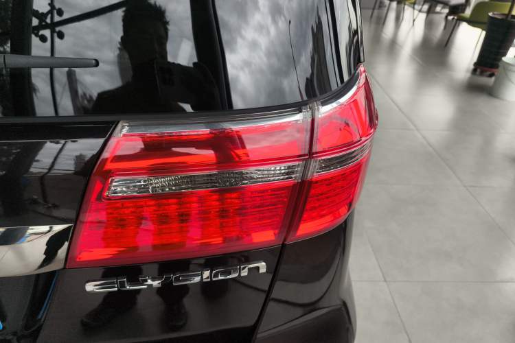 Used Honda Elysion 2015 2.4L VTi-S Prestige Edition Right Rear Taillight