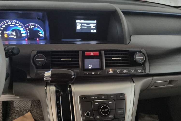Used Honda Elysion 2015 2.4L VTi-S Prestige Edition Audio And AC Panel