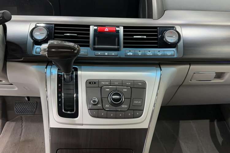 Used Honda Elysion 2015 2.4L VTi-S Prestige Edition Audio And AC Panel