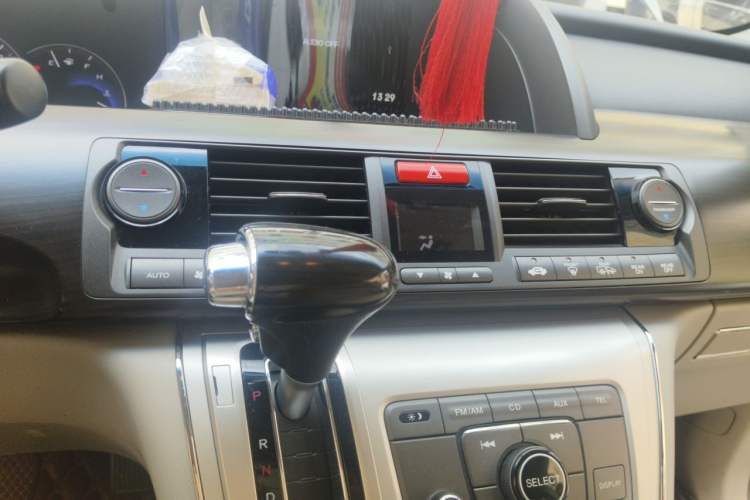 Used Honda Elysion 2015 2.4L VTi-S Prestige Edition Audio And AC Panel