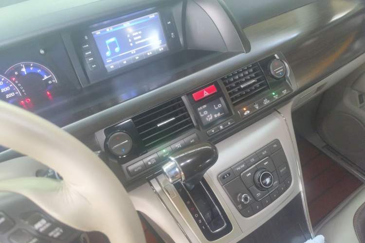 Used Honda Elysion 2015 2.4L VTi-S Prestige Edition Audio And AC Panel