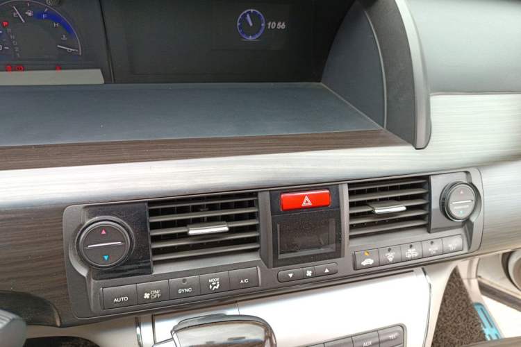 Used Honda Elysion 2015 2.4L VTi-S Prestige Edition Audio And AC Panel