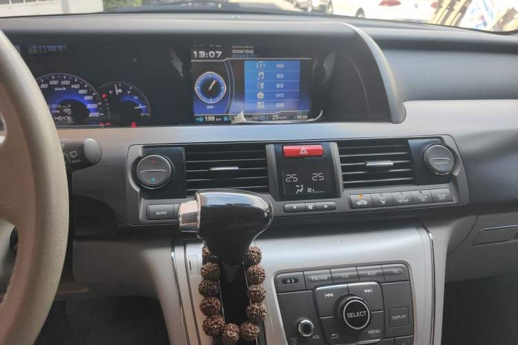 Used Honda Elysion 2015 2.4L VTi-S Prestige Edition Audio And AC Panel