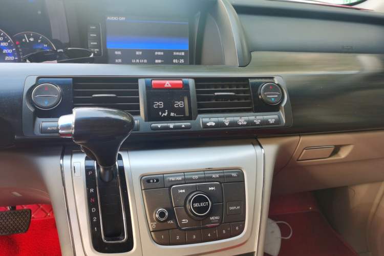 Used Honda Elysion 2015 2.4L VTi-S Prestige Edition Audio And AC Panel