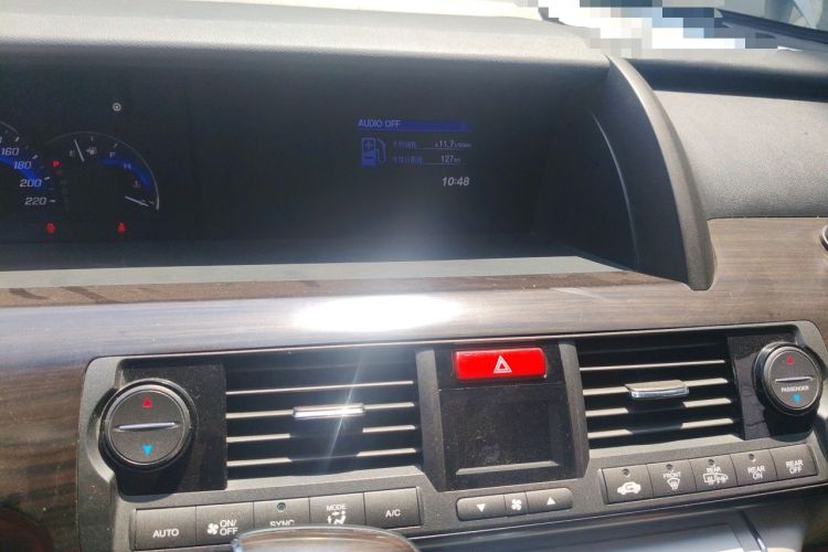 Used Honda Elysion 2015 2.4L VTi-S Prestige Edition Audio And AC Panel