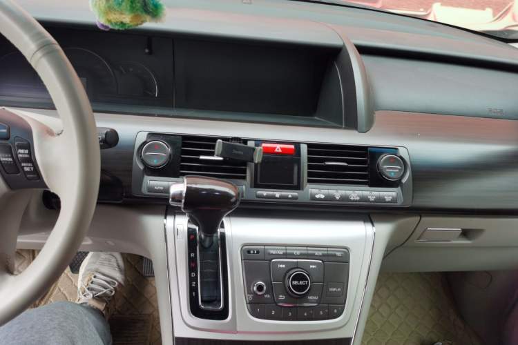 Used Honda Elysion 2015 2.4L VTi-S Prestige Edition Audio And AC Panel