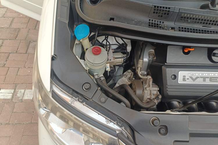 Used Honda Elysion 2015 2.4L VTi-S Prestige Edition Engine Bay Right