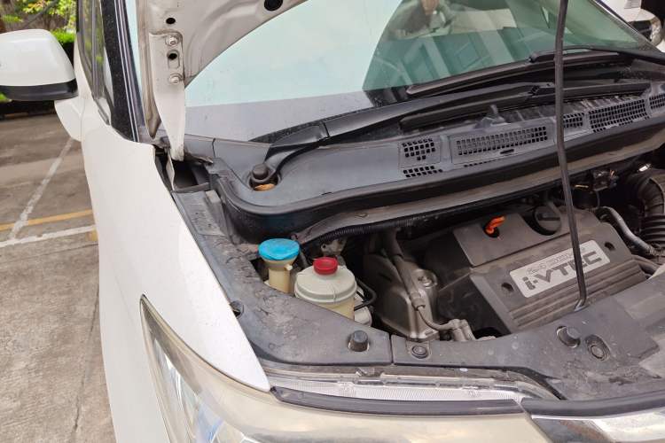 Used Honda Elysion 2015 2.4L VTi-S Prestige Edition Engine Bay Right