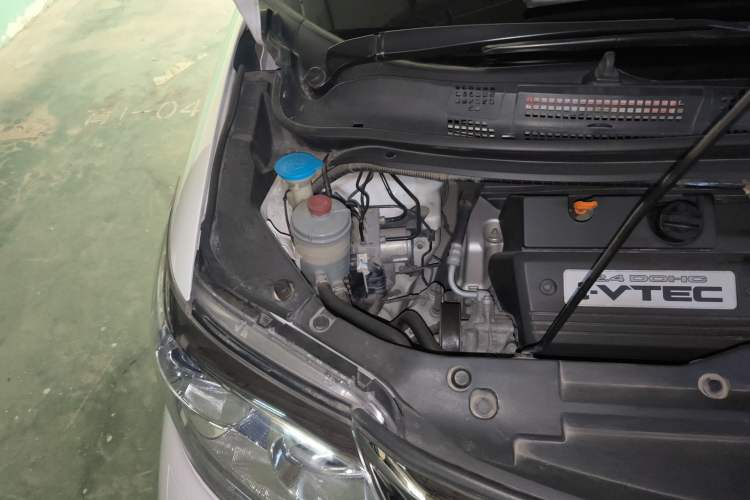 Used Honda Elysion 2015 2.4L VTi-S Prestige Edition Engine Bay Right
