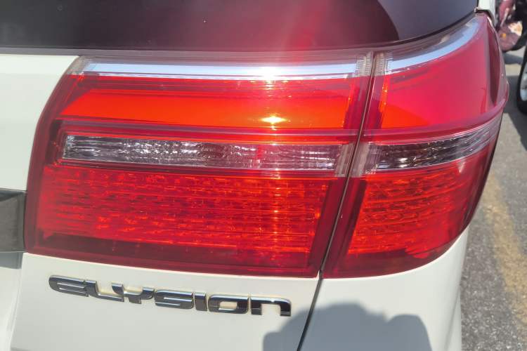 Used Honda Elysion 2015 2.4L VTi-S Prestige Edition Exterior 3