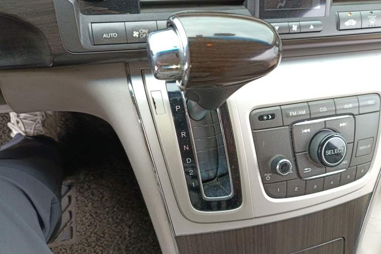 Used Honda Elysion 2015 2.4L VTi-S Prestige Edition Gear Lever