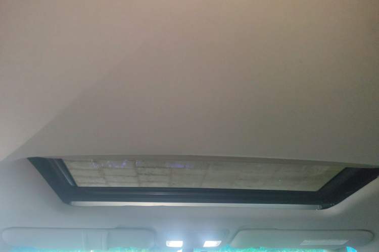 Used Honda Elysion 2015 2.4L VTi-S Prestige Edition Headliner