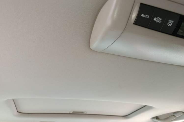 Used Honda Elysion 2015 2.4L VTi-S Prestige Edition Headliner