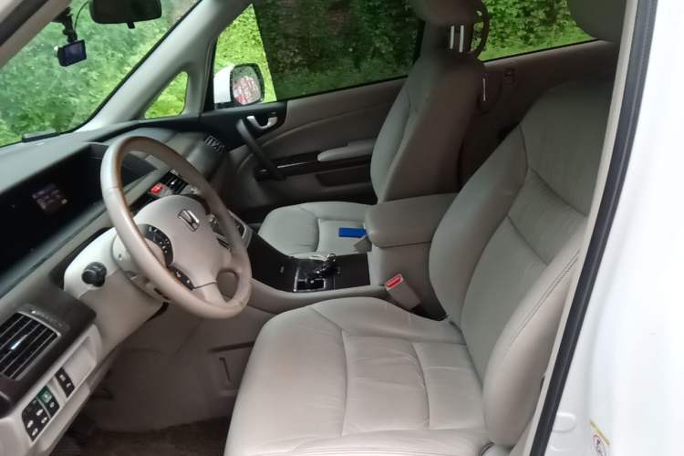 Used Honda Elysion 2015 2.4L VTi-S Prestige Edition Left Front Seat
