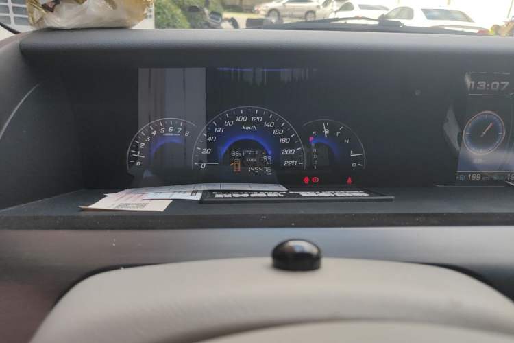 Used Honda Elysion 2015 2.4L VTi-S Prestige Edition Odometer Close Up