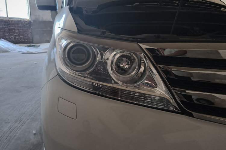 Used Honda Elysion 2015 2.4L VTi-S Prestige Edition Right Front Headlight