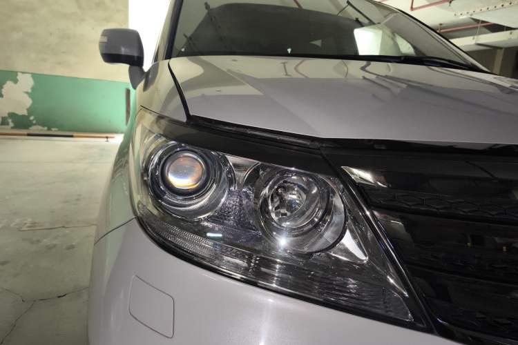 Used Honda Elysion 2015 2.4L VTi-S Prestige Edition Right Front Headlight