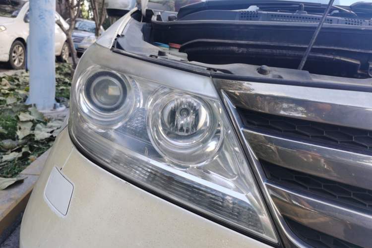 Used Honda Elysion 2015 2.4L VTi-S Prestige Edition Right Front Headlight
