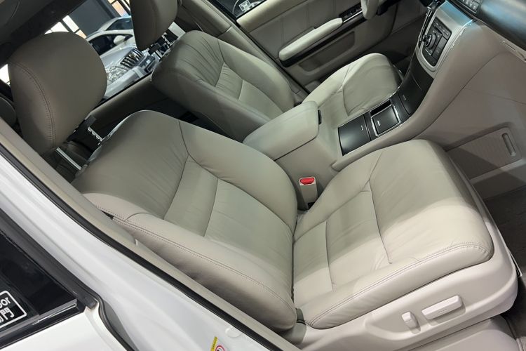 Used Honda Elysion 2015 2.4L VTi-S Prestige Edition Right Front Seat