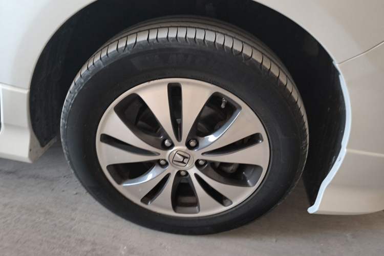 Used Honda Elysion 2015 2.4L VTi-S Prestige Edition Right Front Wheel Hub