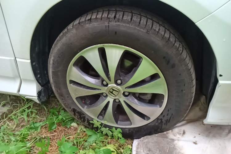 Used Honda Elysion 2015 2.4L VTi-S Prestige Edition Right Front Wheel Hub