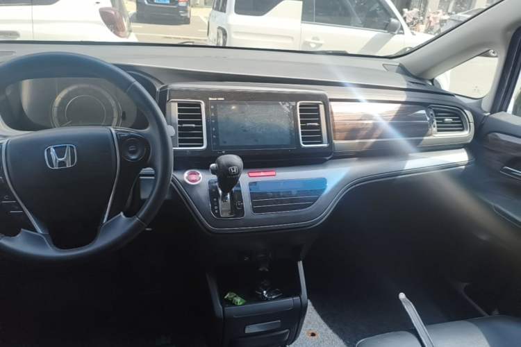 Used Honda Elysion 2016 2.4L Style Edition Audio And AC Panel