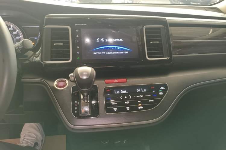 Used Honda Elysion 2016 2.4L Style Edition Audio And AC Panel