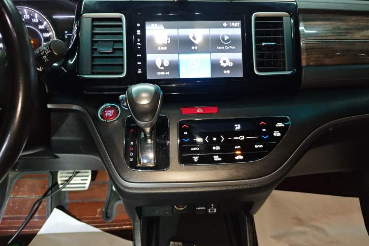 Used Honda Elysion 2016 2.4L Luxury Edition Audio And AC Panel