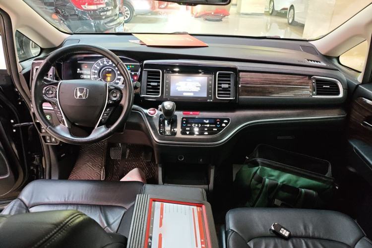 Used Honda Elysion 2016 2.4L Supreme Edition Center Console