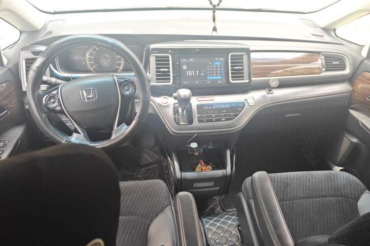 Used Honda Elysion 2016 2.4L Comfort Edition Center Console