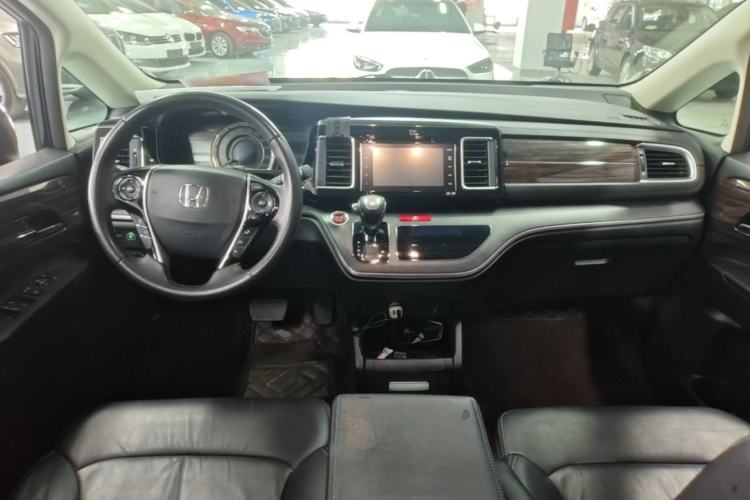 Used Honda Elysion 2016 2.4L Supreme Edition Center Console