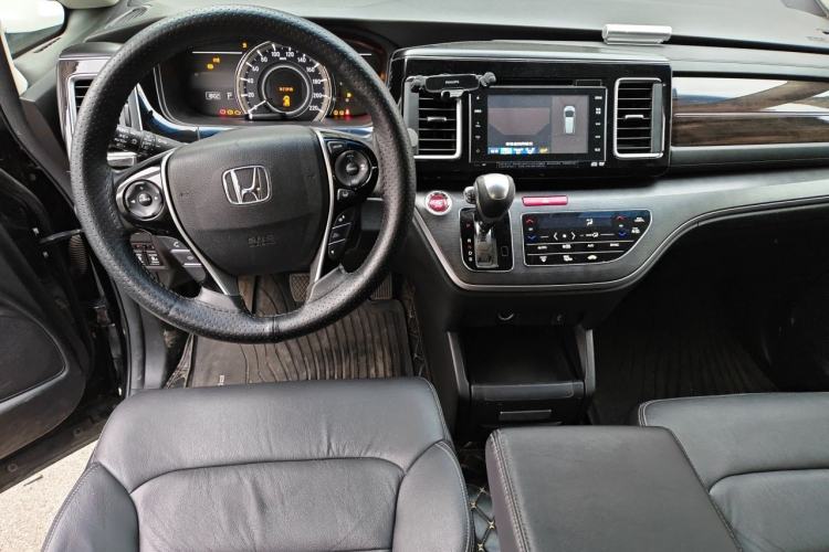 Used Honda Elysion 2016 2.4L Supreme Edition Center Console