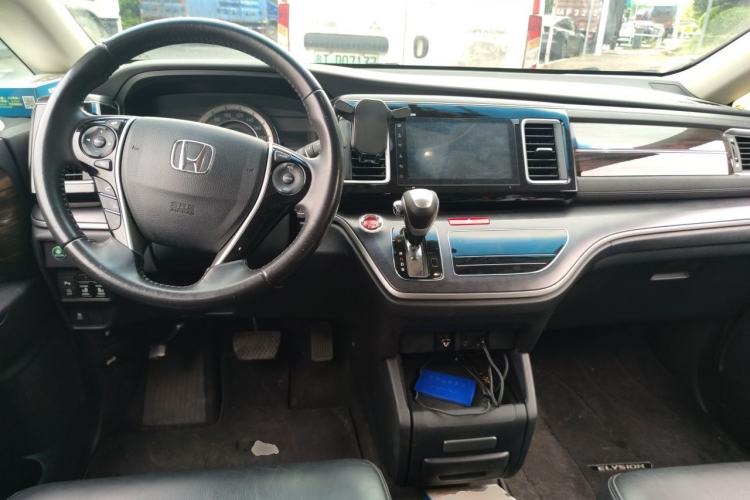 Used Honda Elysion 2016 2.4L Style Edition Center Console