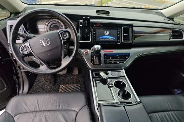 Used Honda Elysion 2016 2.4L Supreme Edition Center Console