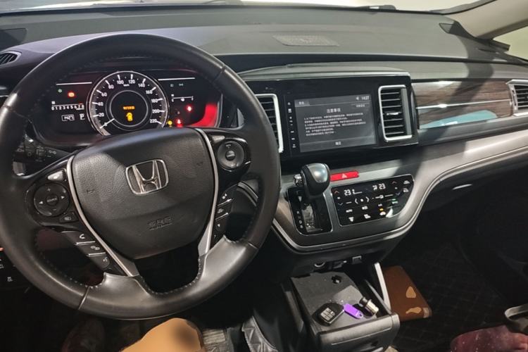 Used Honda Elysion 2016 2.4L Luxury Edition Center Console