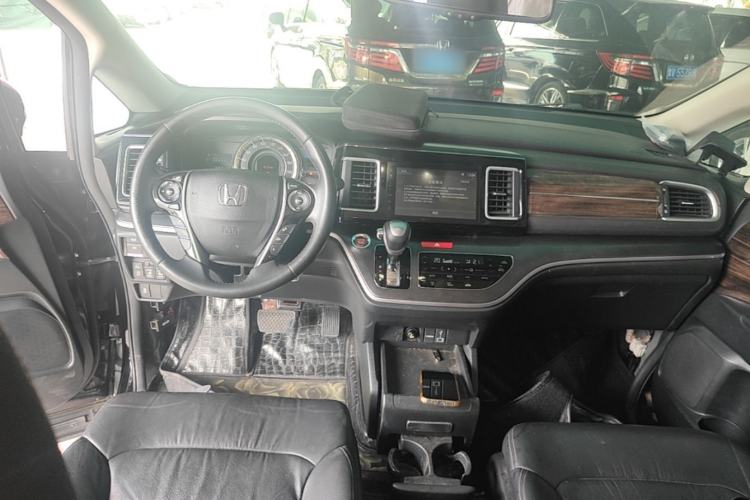 Used Honda Elysion 2016 2.4L Luxury Edition Center Console