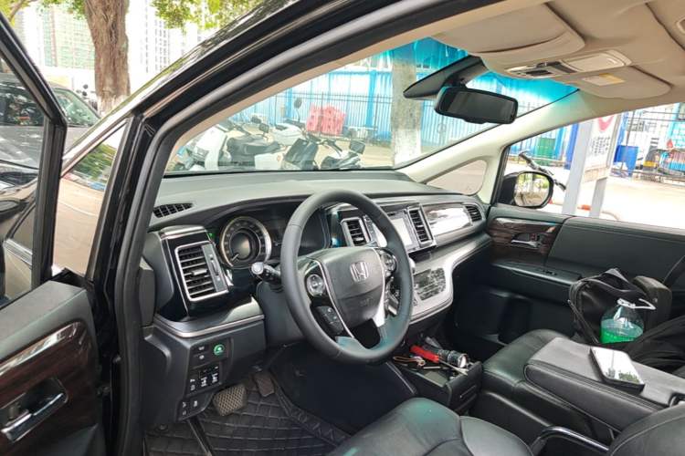 Used Honda Elysion 2016 2.4L Supreme Edition Center Console
