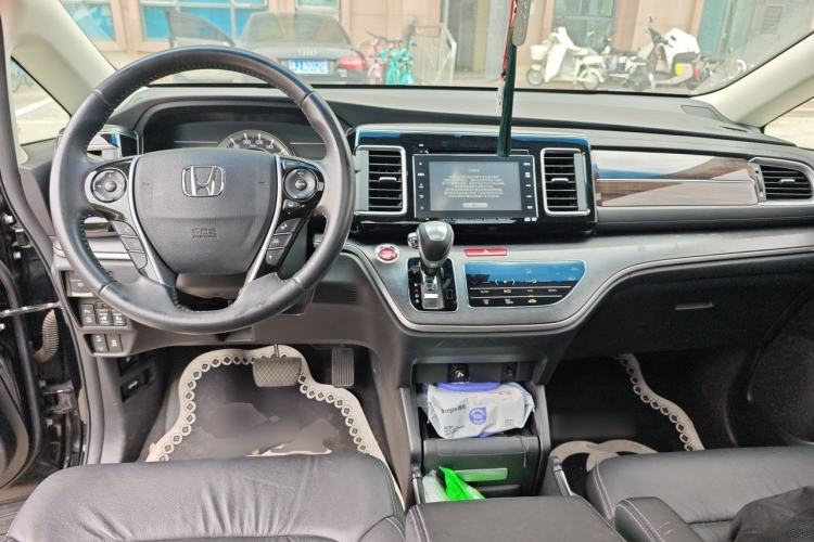 Used Honda Elysion 2016 2.4L Supreme Edition Center Console