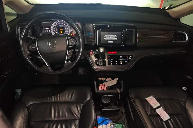 Used Honda Elysion 2016 2.4L Supreme Edition Center Console