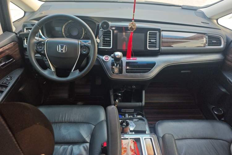 Used Honda Elysion 2016 2.4L Style Edition Center Console