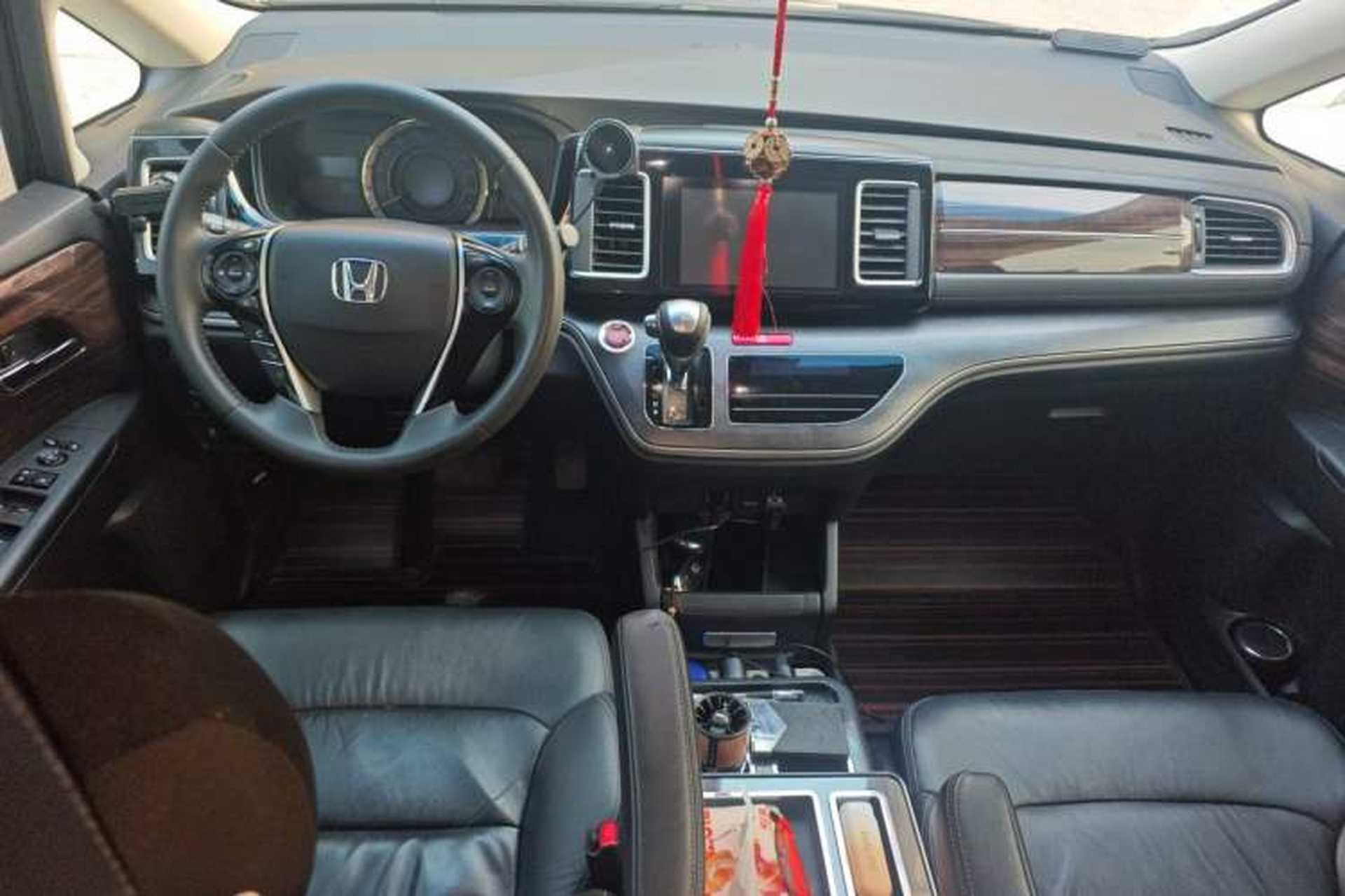 Used Honda Elysion 2016 2.4L Style Edition Center Console