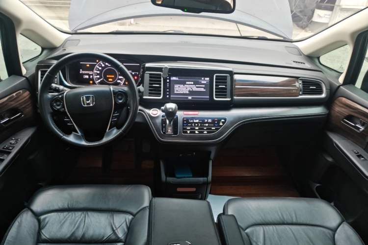 Used Honda Elysion 2016 2.4L Luxury Edition Center Console