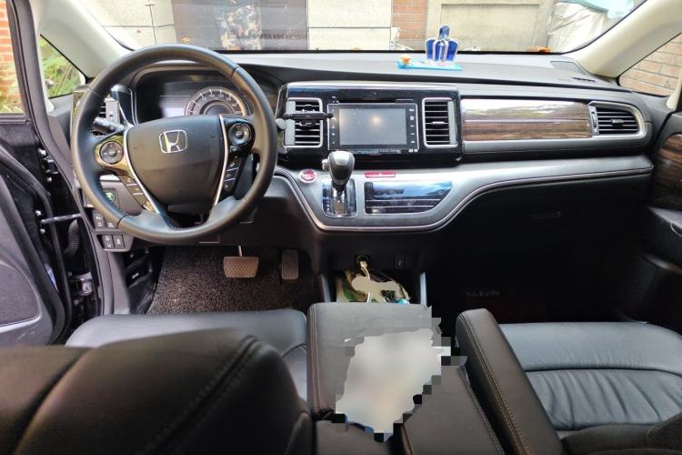 Used Honda Elysion 2016 2.4L Supreme Edition Center Console