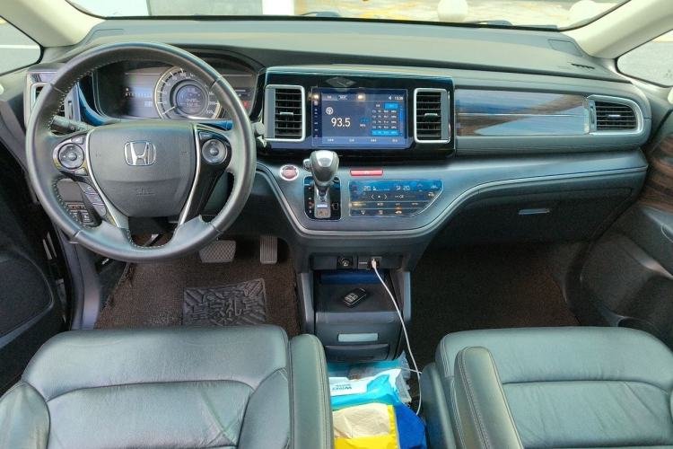 Used Honda Elysion 2016 2.4L Style Edition Center Console
