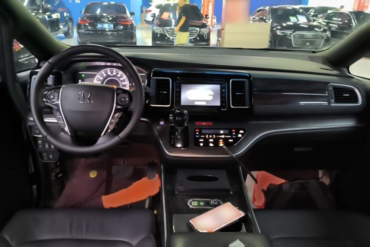 Used Honda Elysion 2016 2.4L Supreme Edition Center Console