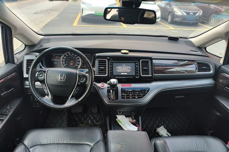 Used Honda Elysion 2016 2.4L Supreme Edition Center Console