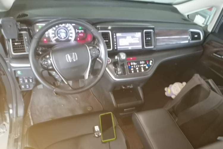 Used Honda Elysion 2016 2.4L Comfort Edition Center Console